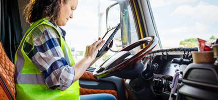 delivery driver using tablet for fleet management